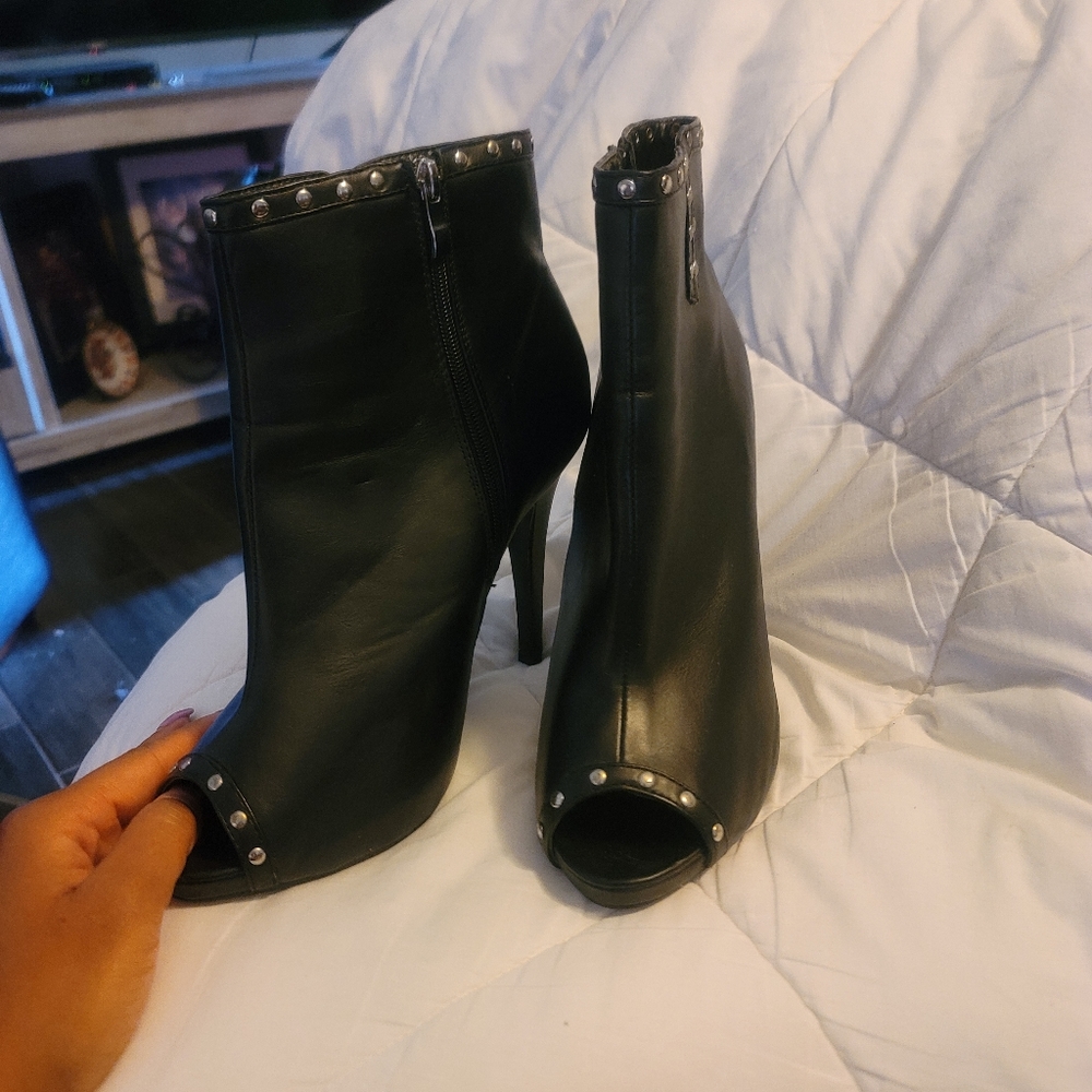 Shoes - Picture 2 of 2